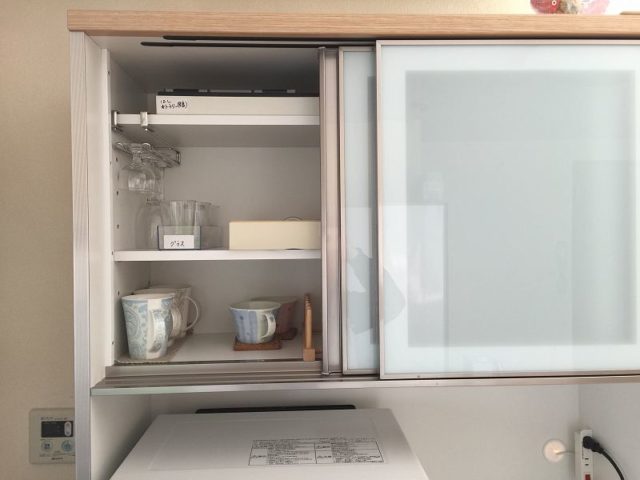 食器棚の上手な収納方法のコツは 見えやすく 使いやすく 片づけやすいの３ポイント